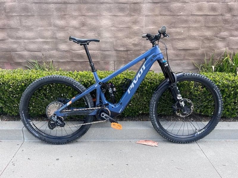 2025 Pivot Shuttle LT GX AXS