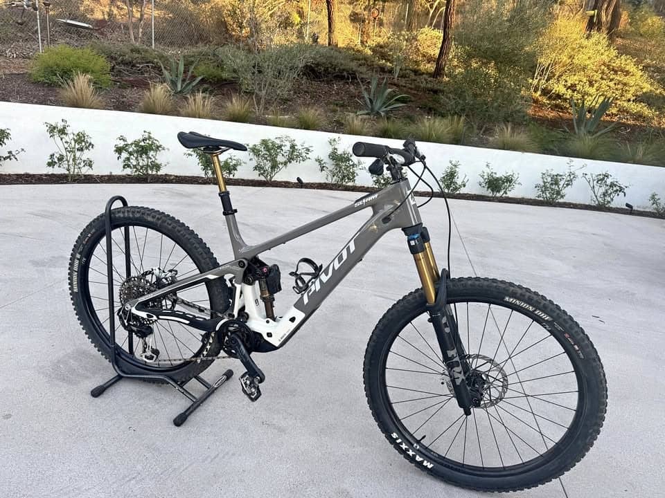 2025 Pivot Shuttle SL AM